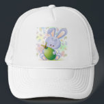 Osterkaninchen mit Ei und Blume Truckerkappe<br><div class="desc">Niedlicher Osterhase mit Ei</div>