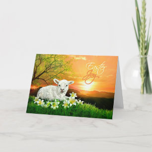 Osterlamm und Sonnenaufgang mit Osterlilien Feiertagskarte