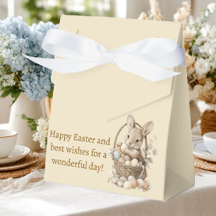 Ostern, Hasen und bunte Eier in einem Weidenkorb Geschenkschachtel