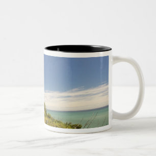 Ostkap-Leuchtturm, Eastland, Neuseeland Zweifarbige Tasse