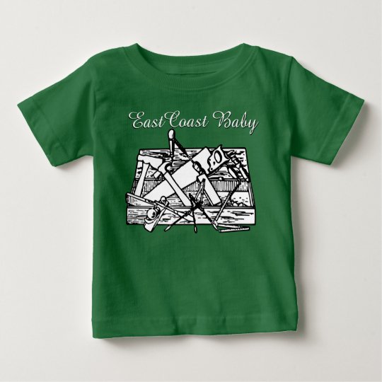 Ostküsten-Babywerkzeugkastenhölzernes ArbeitsShirt Baby T-shirt