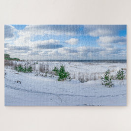 Ostseeküste im Winter schneebedeckt