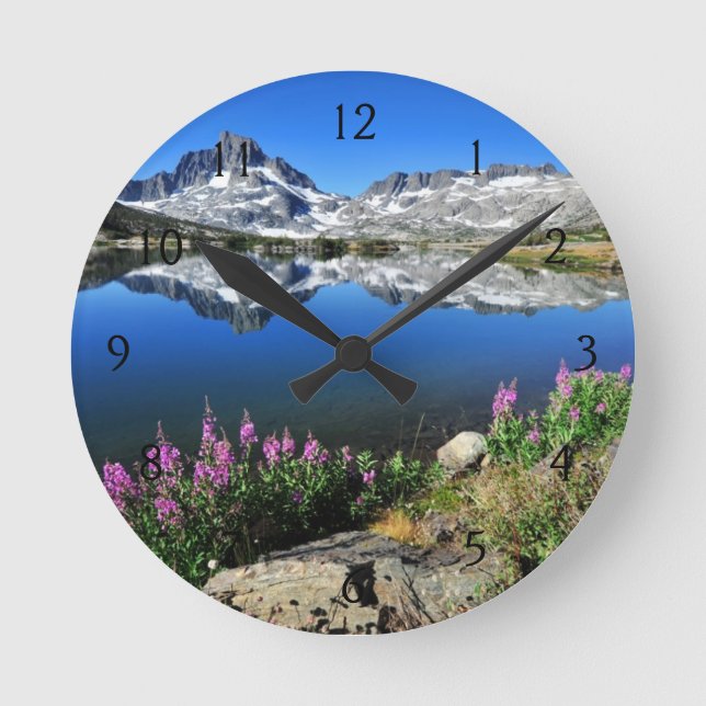 Ostsierra Berge Runde Wanduhr (Vorderseite)