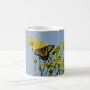 Osttiger-Frack auf gelben Gänseblümchen Kaffeetasse