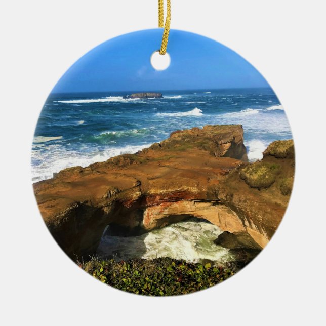Otter Rock at Devil's Punchbowl Staat Park, Oregon Keramik Ornament (Vorne)