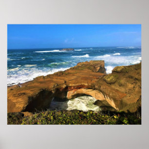 Otter Rock at Devil's Punchbowl Staat Park, Oregon Poster