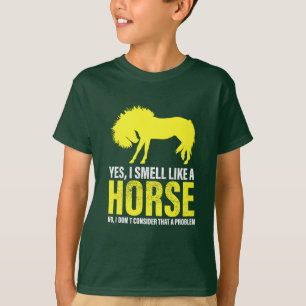 Oui, je sens comme un cheval en T-shirt jaune