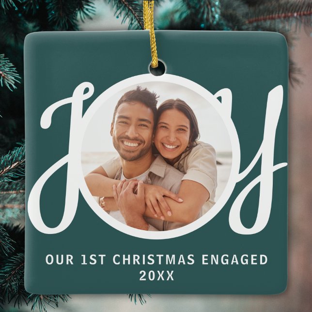 Our 1st Christmas Engaged Photo Green Keepsake Keramikornament (Von Creator hochgeladen)