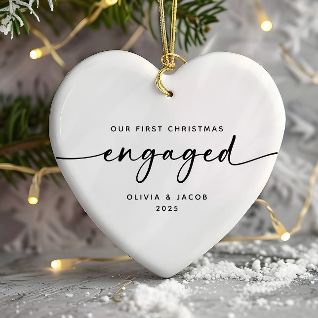 Our First Christmas Engaged Couple Heart Keramik Ornament (Von Creator hochgeladen)