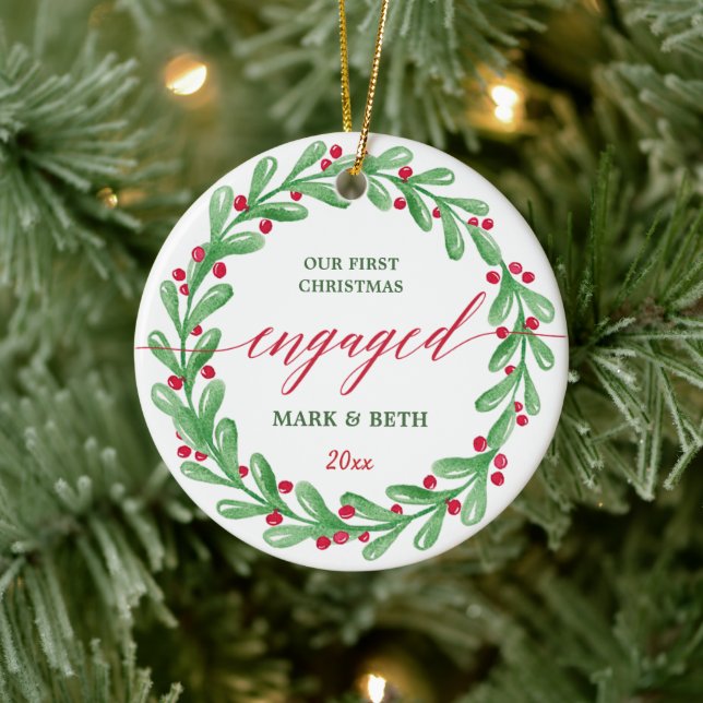 Our First Christmas Engaged Personalized Keramik Ornament (Baum)
