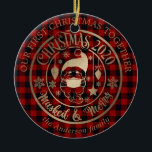 Our first Christmas pandemic masked merry, Foto Keramik Ornament<br><div class="desc">dekorative Urlaubssornament mit Goldfolien-Drehbuch für dieses Pandemie-Jahr und dekorative Wirbel auf zwei verschiedenen Hintergründen rot und Büffel kariert. umschlossene Informationen sind in elegantem Schriftart bereit für Ihre Anpassung zusammen mit Ihrem Foto auf der Rückseite</div>