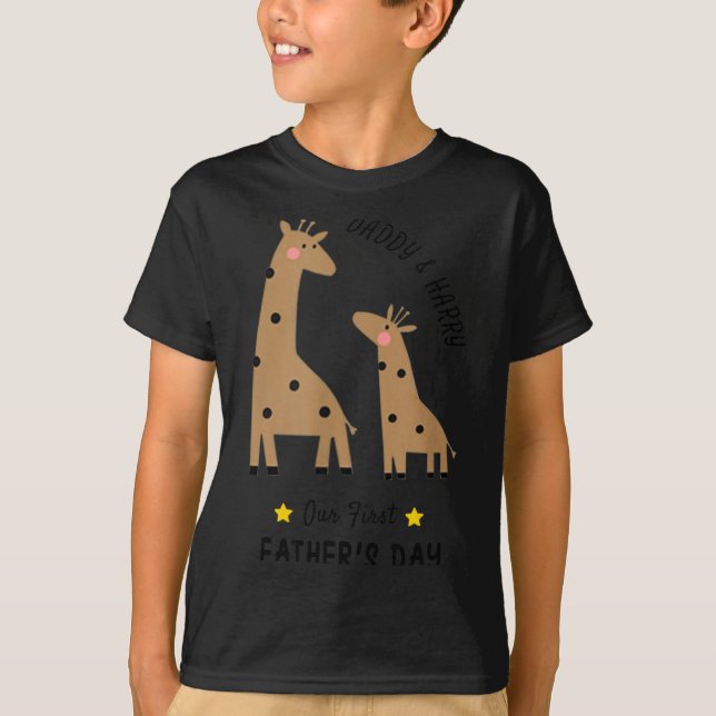 Our First Father's Day 2026, Funny Giraffe Gift Da T-Shirt (Vorderseite)