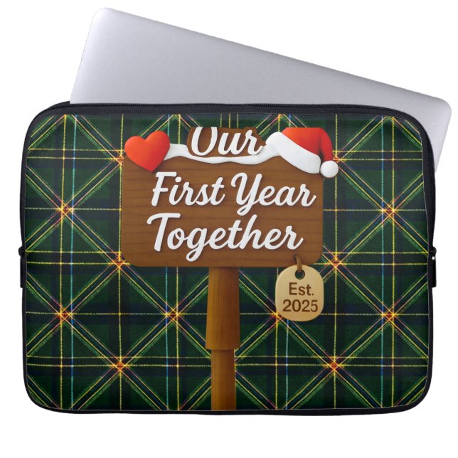 Our First Year Together 2025 Wooden Sign Laptopschutzhülle (Vorderseite)