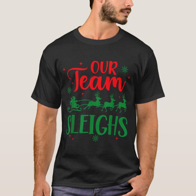 Our Team Sleighs Christmas Santa Reindeers Office  T-Shirt (Vorderseite)