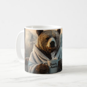 Ours en robe tenant une tasse de café