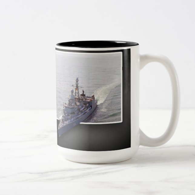Out-Frame Ship-Tasse Zweifarbige Tasse (Rechts)