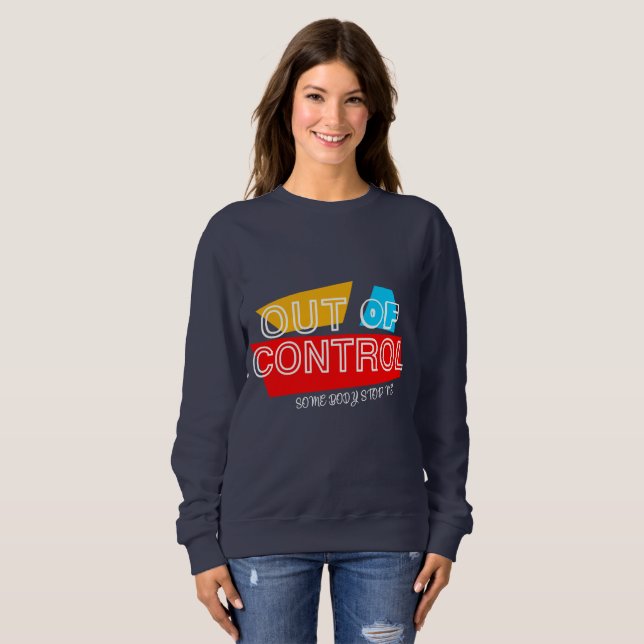 Out of Control – Bold Typography Statement Design Sweatshirt (Vorne ganz)