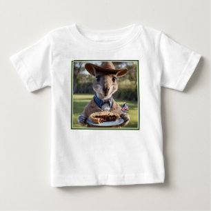 "Outdoor Delight: Ein Känguru isst Aussie Meat Pie Baby T-shirt