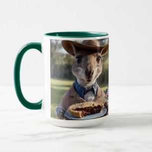 "Outdoor Delight: Ein Känguru isst Aussie Meat Pie Tasse