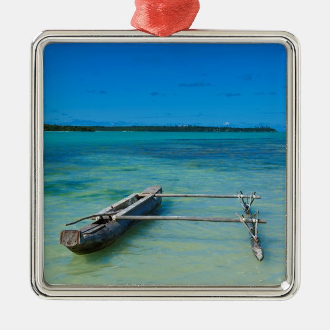 Outrigger-Kanu im Schwarzen Ozean Ornament Aus Metall (Vorne)
