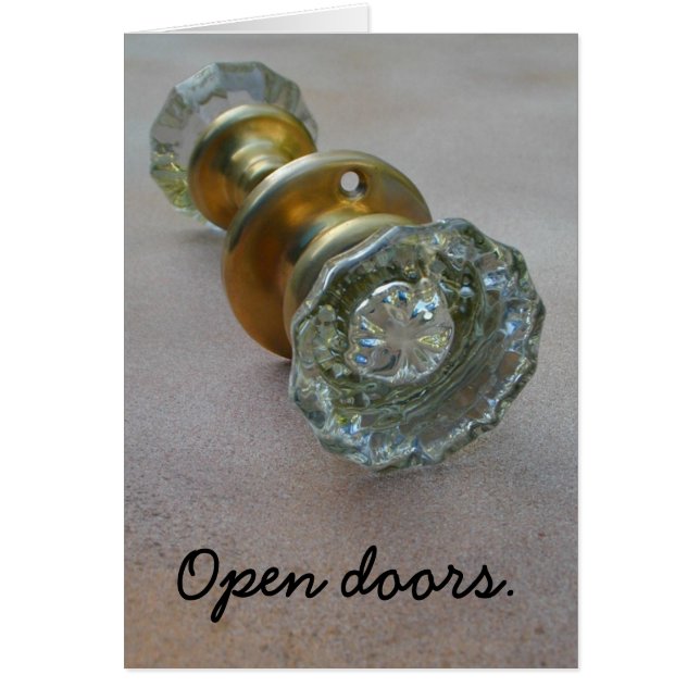 Ouvrez les portes. (Devant)