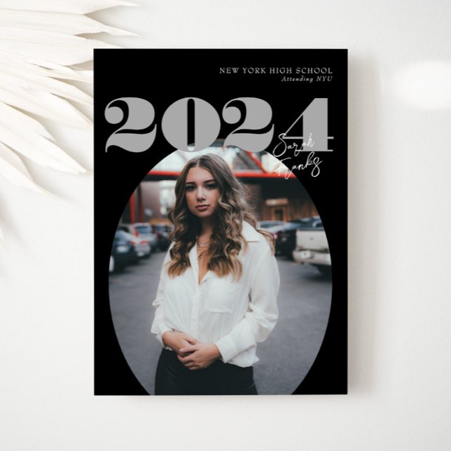 Oval Bold Modern Class of 2024 Foto Abschluss Einladung (Von Creator hochgeladen)