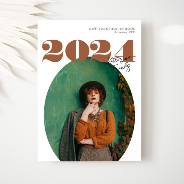 Oval Bold Modern Class of 2024 Foto Abschluss Einladung (Von Creator hochgeladen)