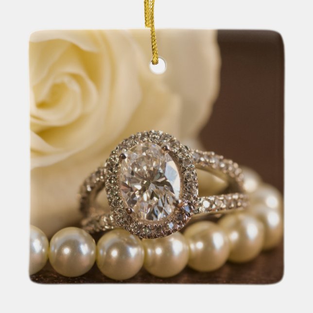 Oval Diamond Ring und White Rose Wedding Keramikornament (Vorderseite)