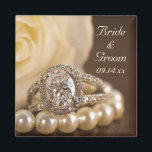 Oval Diamond Ring und White Rose Wedding Magnet<br><div class="desc">Passen Sie den eleganten Oval Diamond Ring und das White Rose Wedding Square Magnet mit den persönlichen Namen der Braut und Bräutigam und einem speziellen Trauungsdatum an, um ein personalisiertes Eheringsgeschenk, Gastgeschenk oder Save the Date zu schaffen. Diese eleganten, individuellen Nuptialmagnete zeichnen sich durch ein nahes Blumenfoto aus einem ovalen...</div>