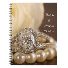 Oval Diamond Ring und White Rose Wedding Notizblock