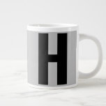 Oversized Monogramm Initial in Grau und Schwarz Jumbo-Tasse<br><div class="desc">Kühne und einfache, maßgeschneiderte Jumbo-Tasse mit Ihrer Auswahl an Initialen. Das Design verfügt über übergroße Sans Serif Typografie in Schwarz auf einem grauen Hintergrund. Die Vorlage ist Set für Sie, um den Buchstaben zu ändern, aber wenn Sie möchten, auch die Farben bearbeiten, klicken Sie bitte auf "Weiter" oder melden Sie...</div>