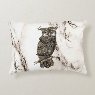 Owl auf braunem Marmor Dekokissen