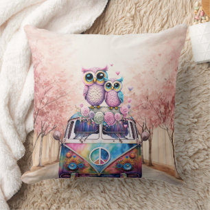 Owl Couple auf einem Hippie Van Kissen