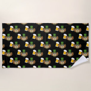 Owl Drinking Beer St Patrick's Day Pattern Strandtuch