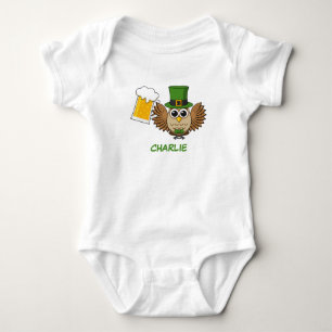 Owl Drinking Beer St Patrick's Day   Personalisier Baby Strampler