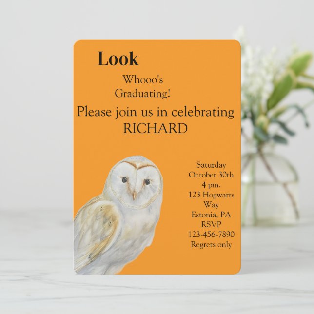 Owl Graduation Invitation  (Debout devant)