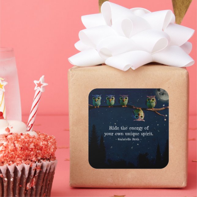 Owl ist anders als ein einzigartiges Angebot Quadratischer Aufkleber (Party)