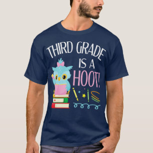 Owl Studenten Lehrer und Bücher Dritte Klasse ist T-Shirt