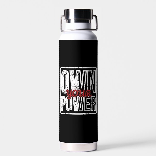 Own Your Power – Bold Motivational Quote Design Trinkflasche (Rückseite)