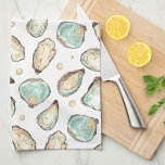 Oyster & Pearl Geschirrtuch<br><div class="desc">Dieses Küchen-Küchentuch mit weichen Creme und Aqua Aqua Aqua Aquarell Auster und Perlen Illustrationen. Ideal für Strandhäuser, Küstenstreifen oder alle, die Austern und Muscheln Lieben.</div>