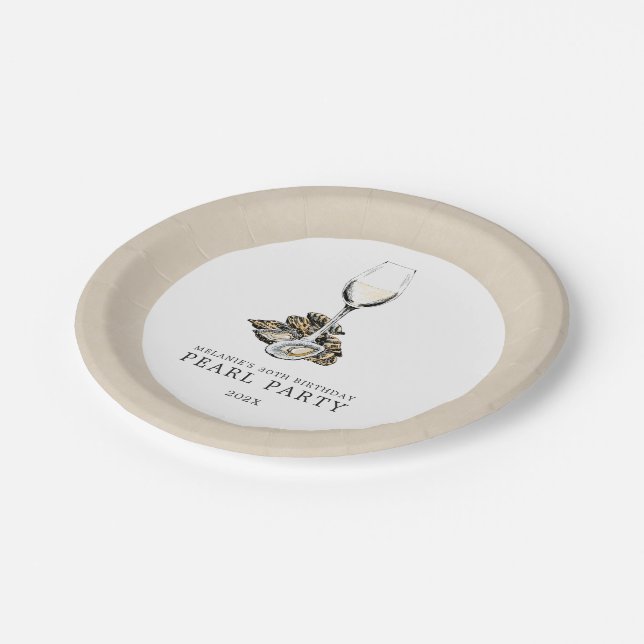 Oyster Pearl Party Tan| weiß Pappteller (Schrägansicht)