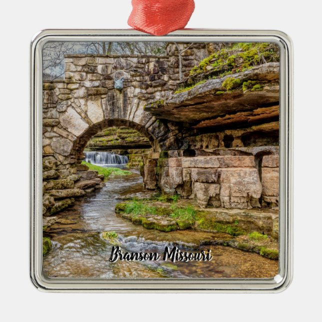 Ozarks Wasserfall unter Brücke Premium Ornament Aus Metall (Vorne)