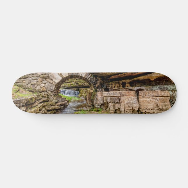 Ozarks Wasserfall unterhalb der Brücke Skateboard (Horizontal)