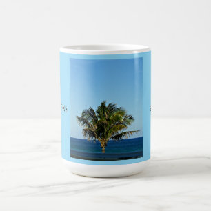 Ozean-Palm-Reflexionen Familienname & Reisejahr Kaffeetasse