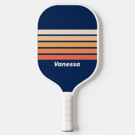 Ozean Sonne fällt über Streifen mit Namen Pickleball Schläger