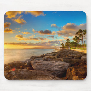 Ozean-Sonnenuntergang über Felsen und Palme Mousepad