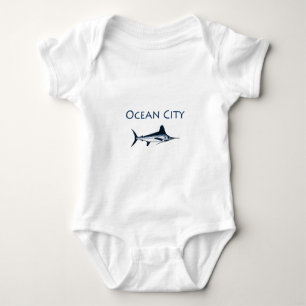 Ozean-Stadt-Maryland-Logo (weißer Speerfisch) Baby Strampler