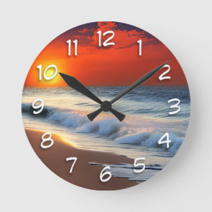 Ozeanwellen und Sonnenuntergang auf sandiger Dusch Runde Wanduhr