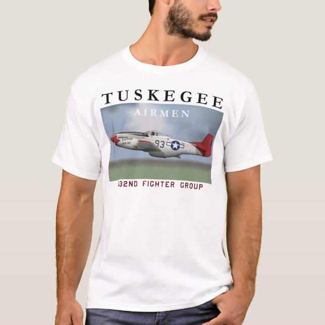 P51D roter Schwanzkämpfer geflogen von Tuskegee T-Shirt (Vorderseite)
