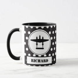 P-38 Silhouette im weißen Kreis auf schwarz Tasse